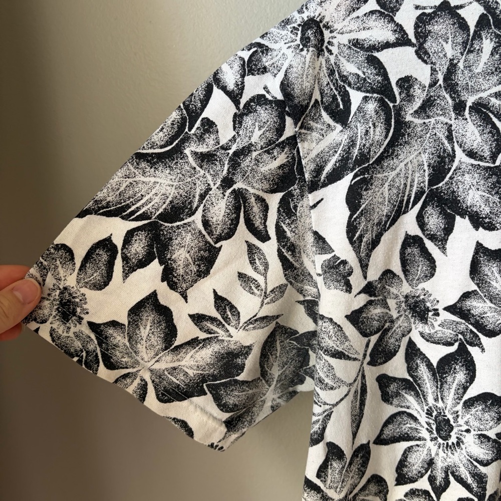 Vintage AREO black And White Women’s Floral Short Sleeve Shirt Size Large - Picture 3 of 8
